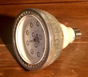 lampada «PienaLuceLED™ 24 watt, 1.600 lumen, 140° (fascio largo), CRI 98, 4.000 K, Skudo® Hologram®» per illuminazione generale con convertitore d’ onda